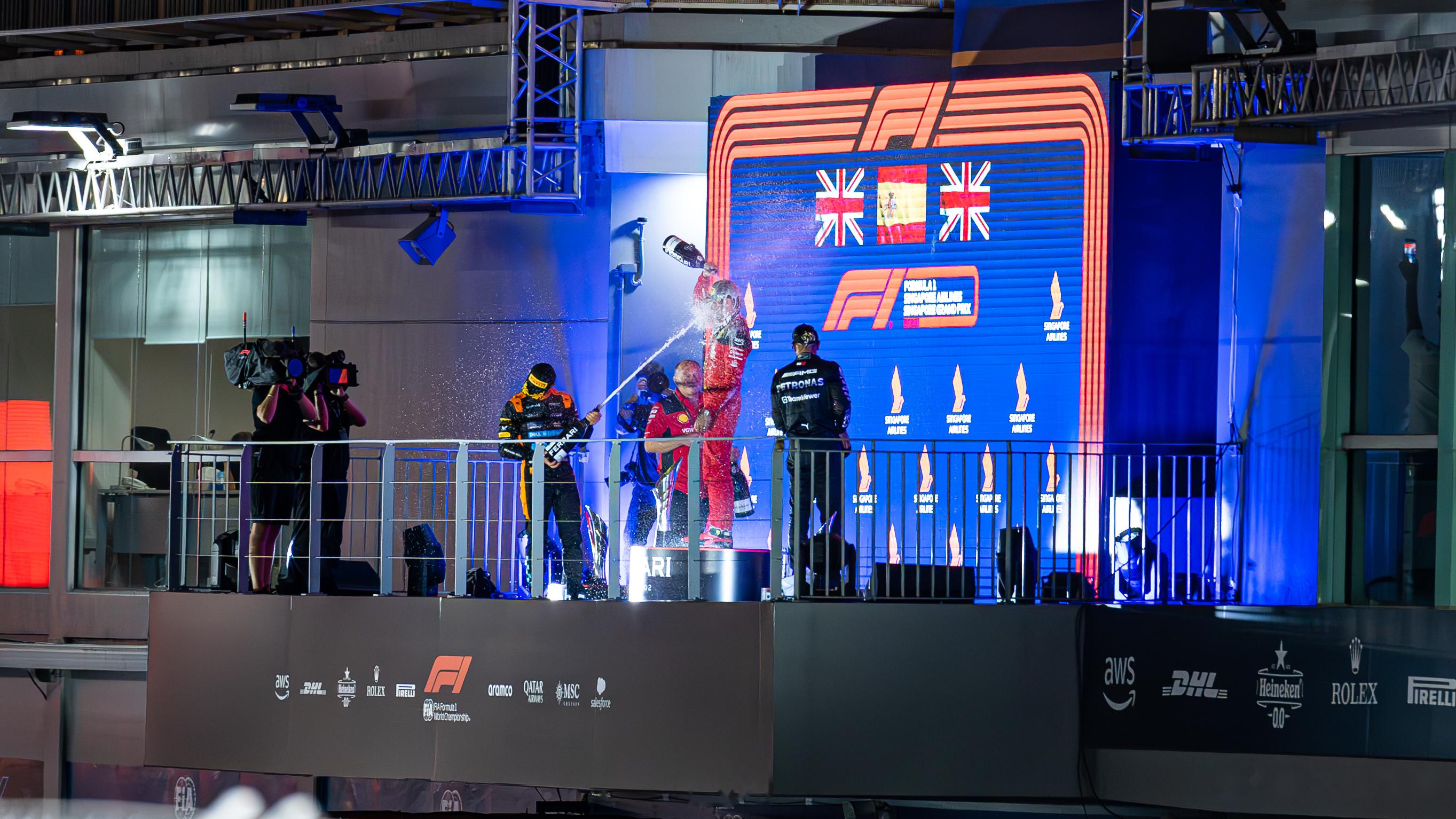 F1颁奖台f1颁奖台为什么有四个