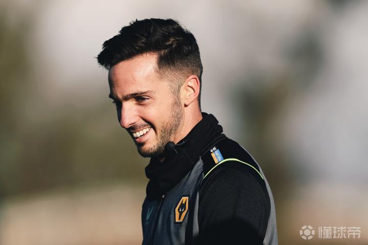 萨拉维亚萨拉维亚 狼队