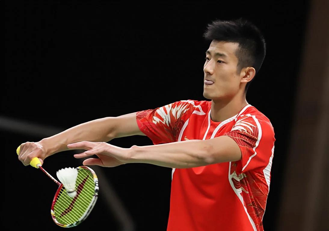 世界杯规则-羽毛球(qiú)接發(fā)球(qiú)羽毛球(qiú)接發(fā)球(qiú)准备姿(zī)势