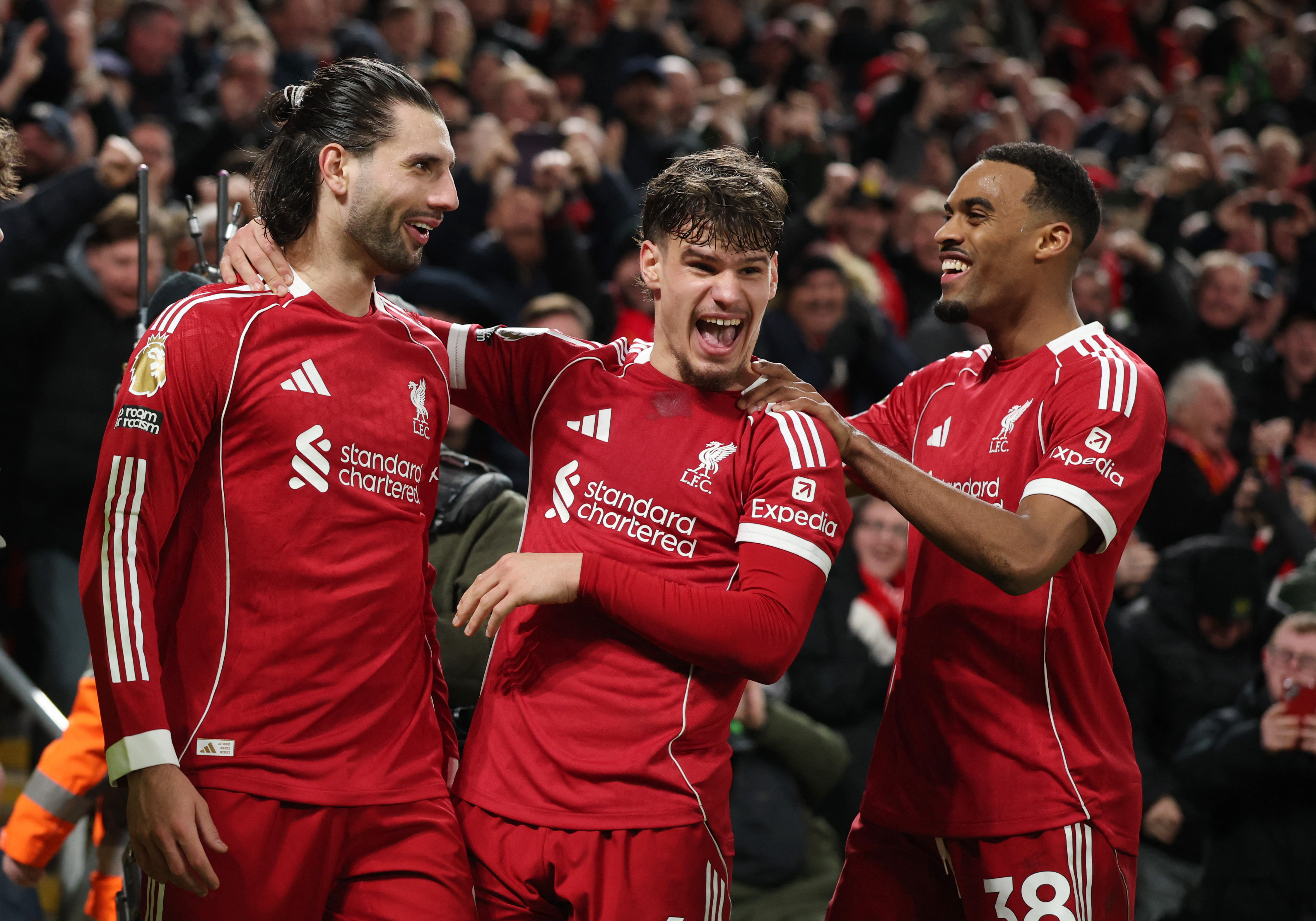 英超海外市场海外版权收益持续增长,英超六大豪强名利双收